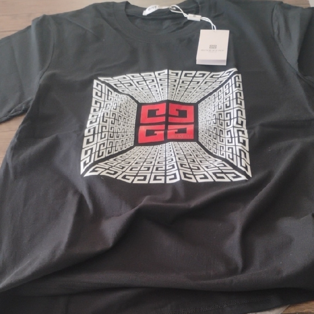 Givenchy Black Tee with Red and White Pattern - Picture 5 of 6